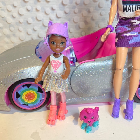 Barbie Extra 🤩⭐️Convertible with 🛼Roller Skate Crew - Picture 11 of 14